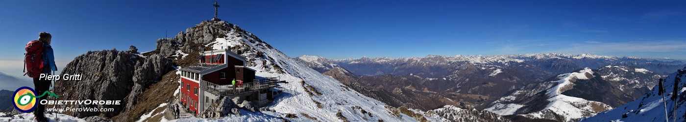 50 Panorama su Rif. Azzoni,  vetta Resegone, Punta Cermenati (1875 m) e verso le Orobie.jpg